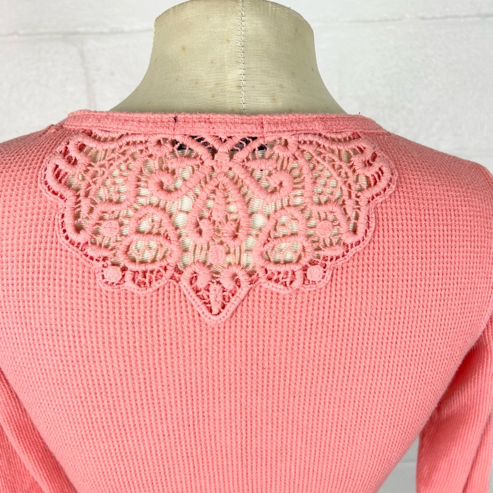 Y2K vintage thermal henley top with crochet lace size Small peach melon color - Picture 4 of 5